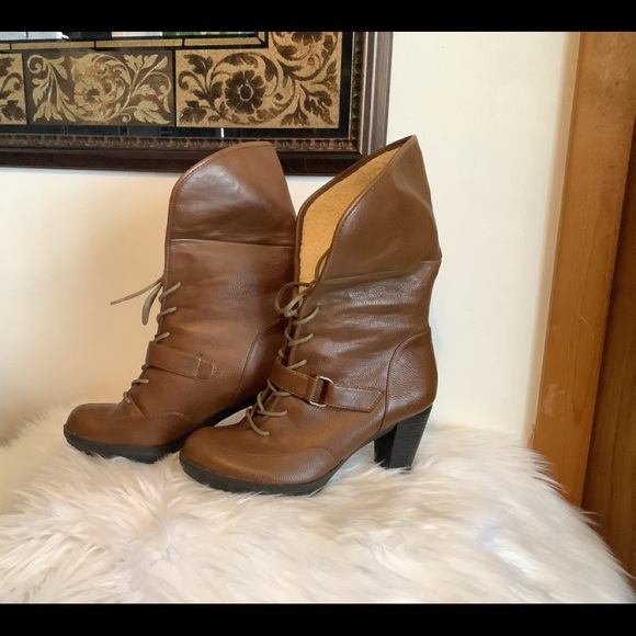 Ladies Naturalizer ankle booties - Picture 5 of 8